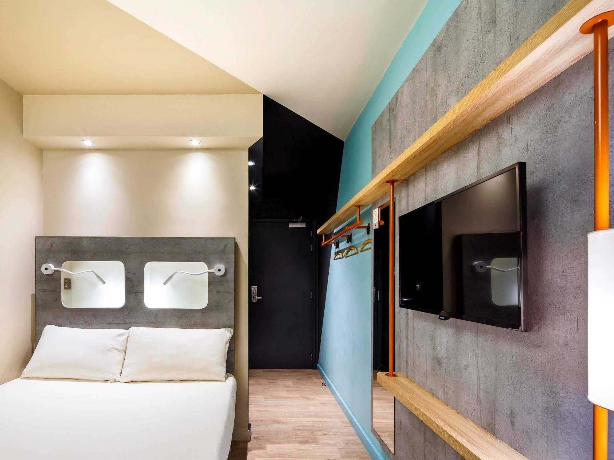 Ibis Budget London Гаунслоу Екстер'єр фото