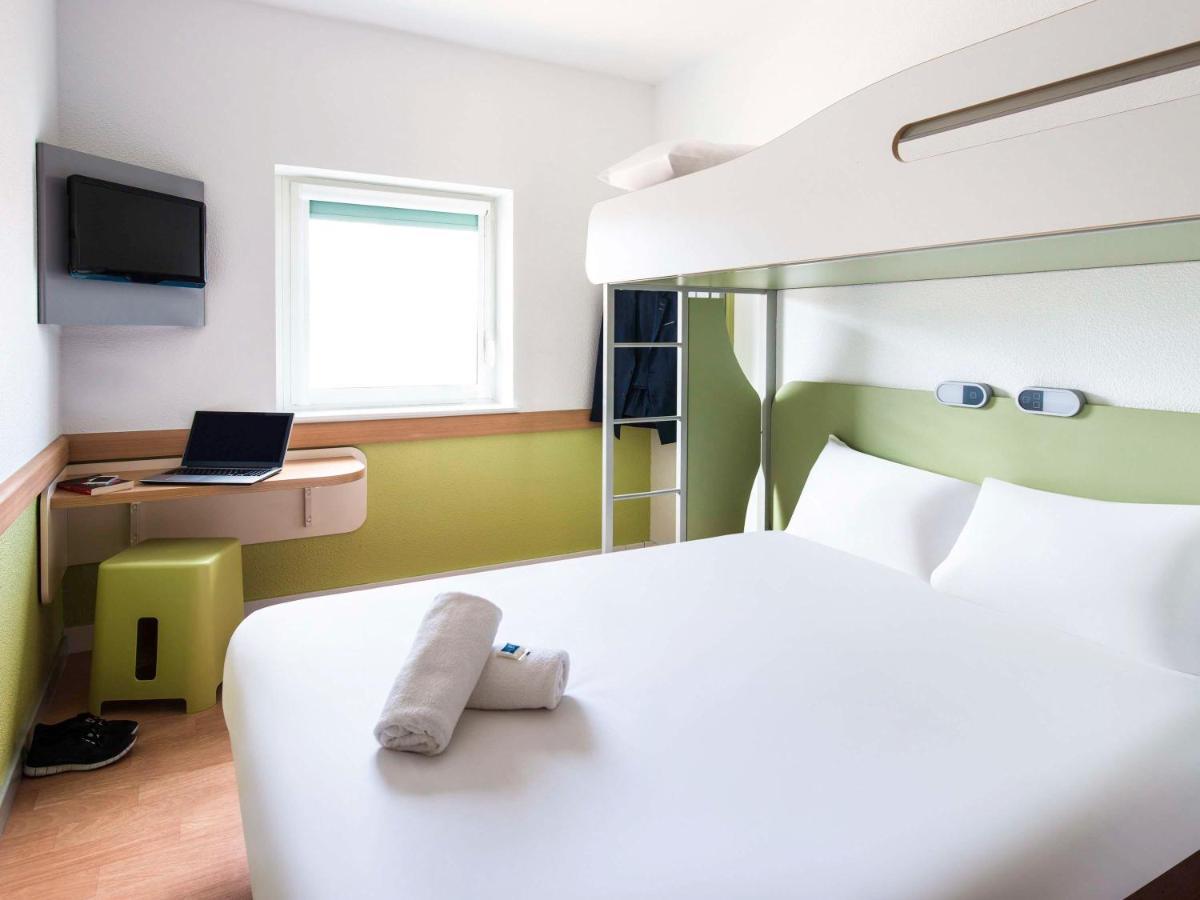 Ibis Budget London Гаунслоу Екстер'єр фото