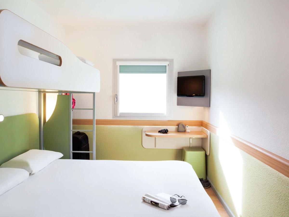 Ibis Budget London Гаунслоу Екстер'єр фото