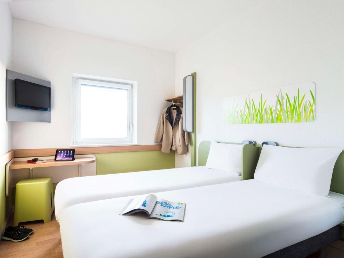Ibis Budget London Гаунслоу Екстер'єр фото