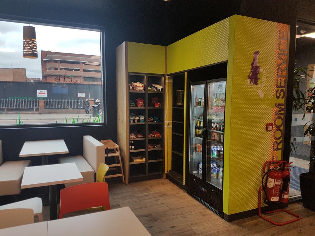 Ibis Budget London Гаунслоу Екстер'єр фото