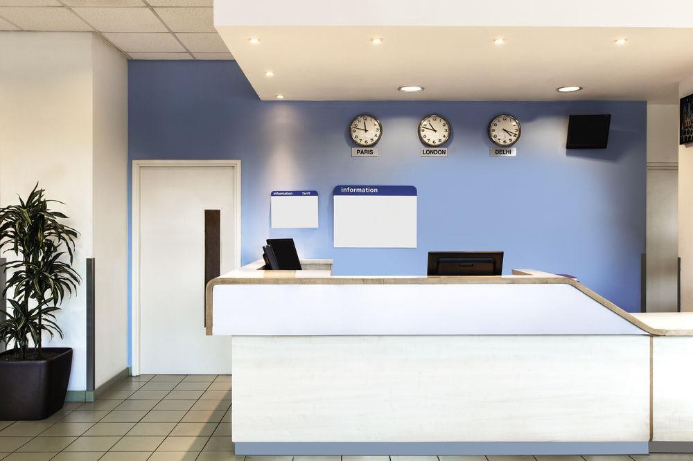 Ibis Budget London Гаунслоу Екстер'єр фото