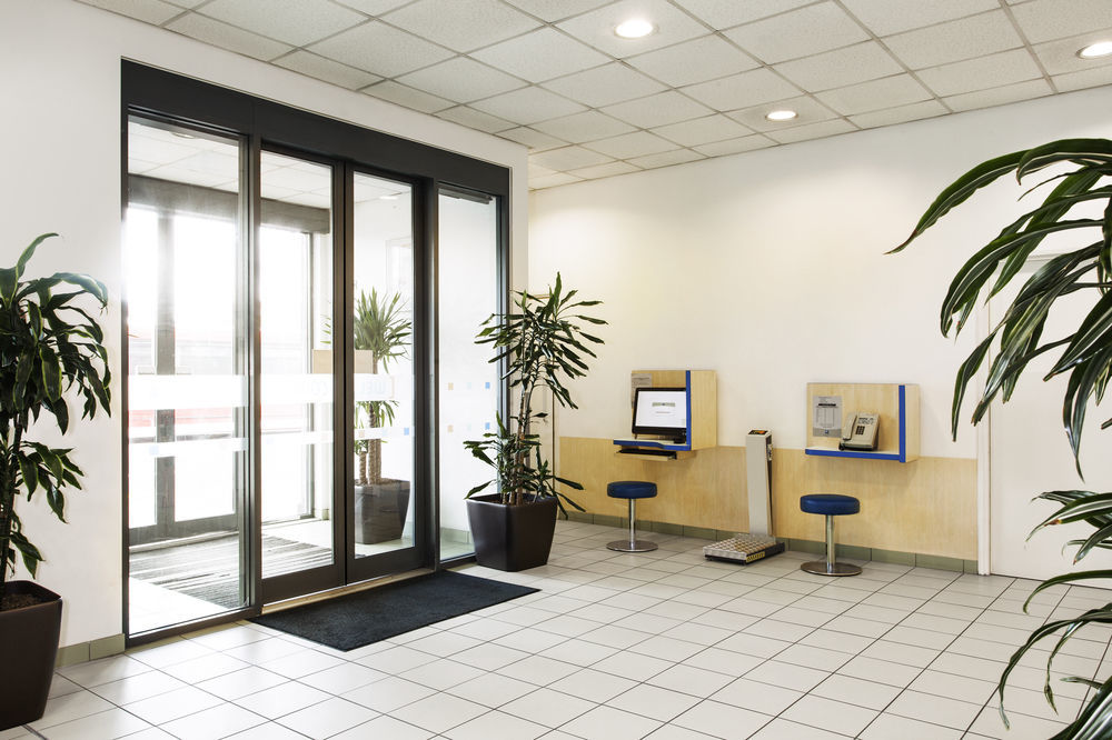 Ibis Budget London Гаунслоу Екстер'єр фото