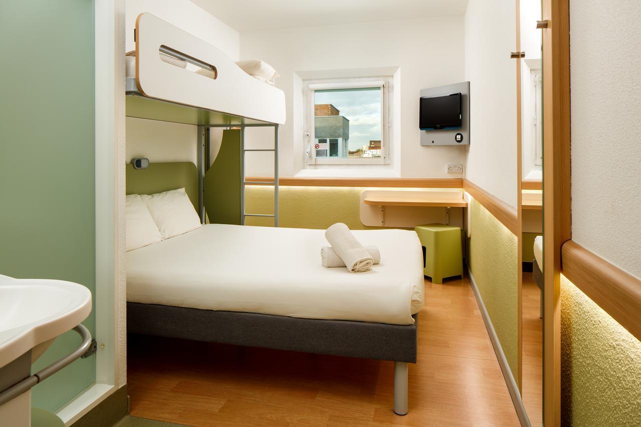 Ibis Budget London Гаунслоу Екстер'єр фото