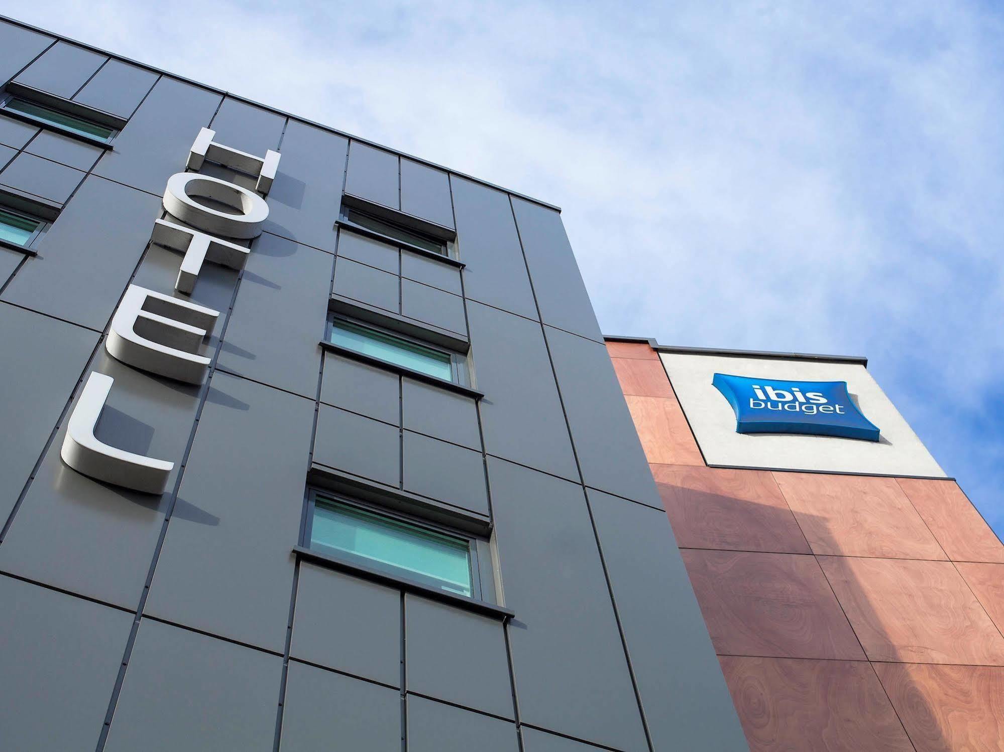Ibis Budget London Гаунслоу Екстер'єр фото