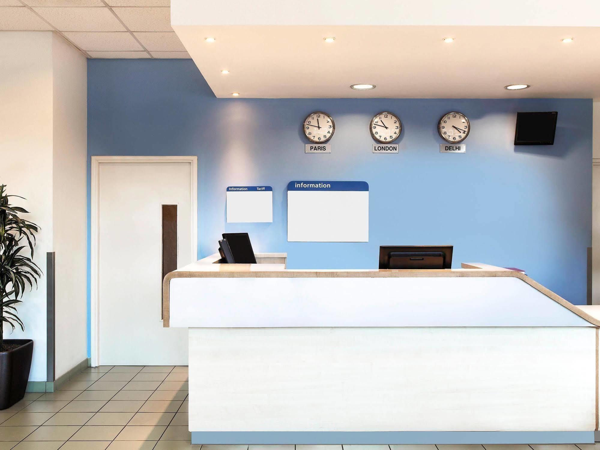 Ibis Budget London Гаунслоу Екстер'єр фото