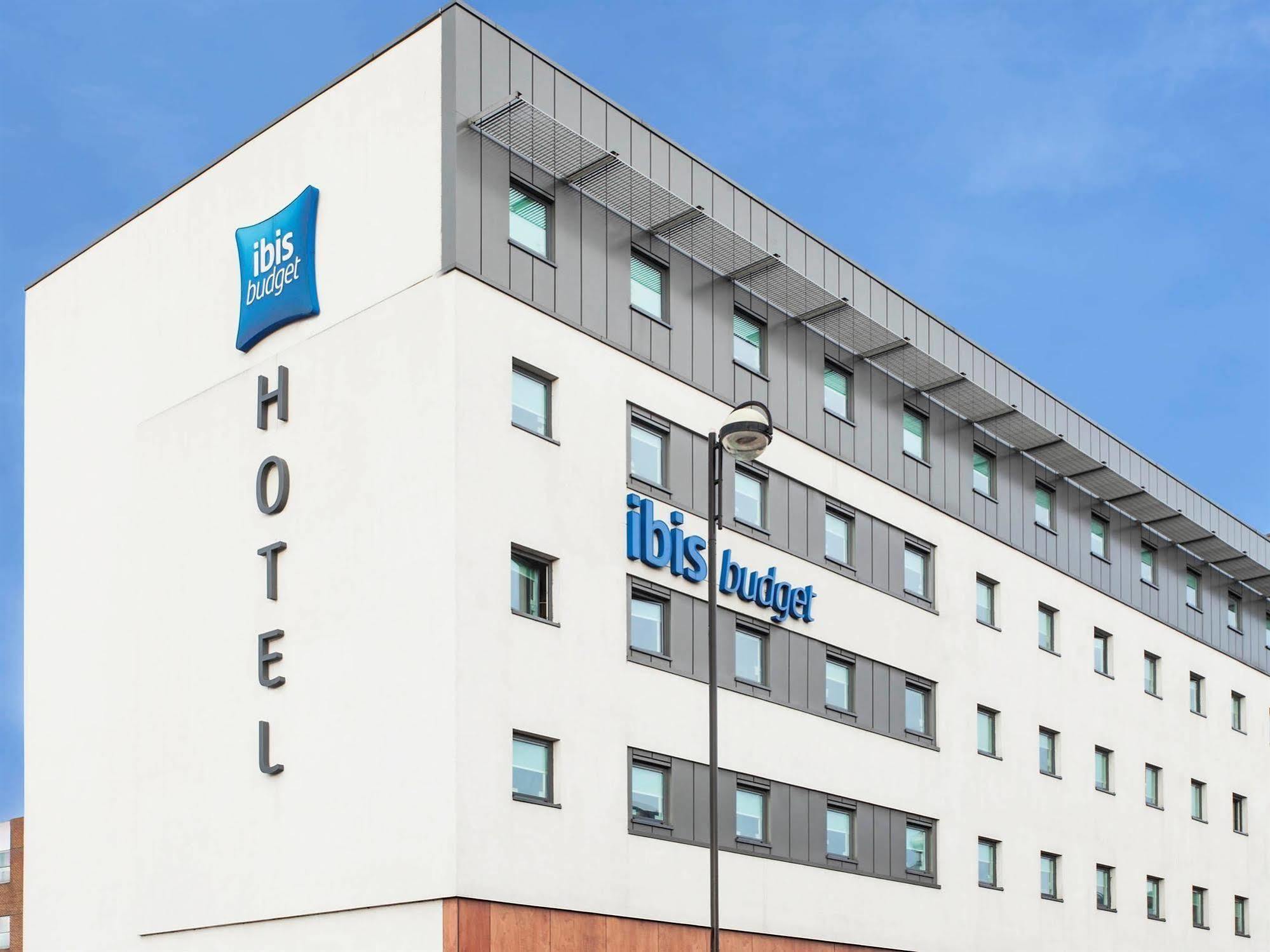 Ibis Budget London Гаунслоу Екстер'єр фото