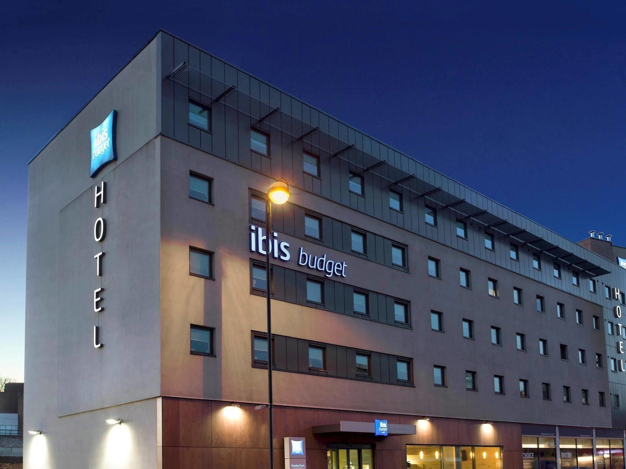 Ibis Budget London Гаунслоу Екстер'єр фото