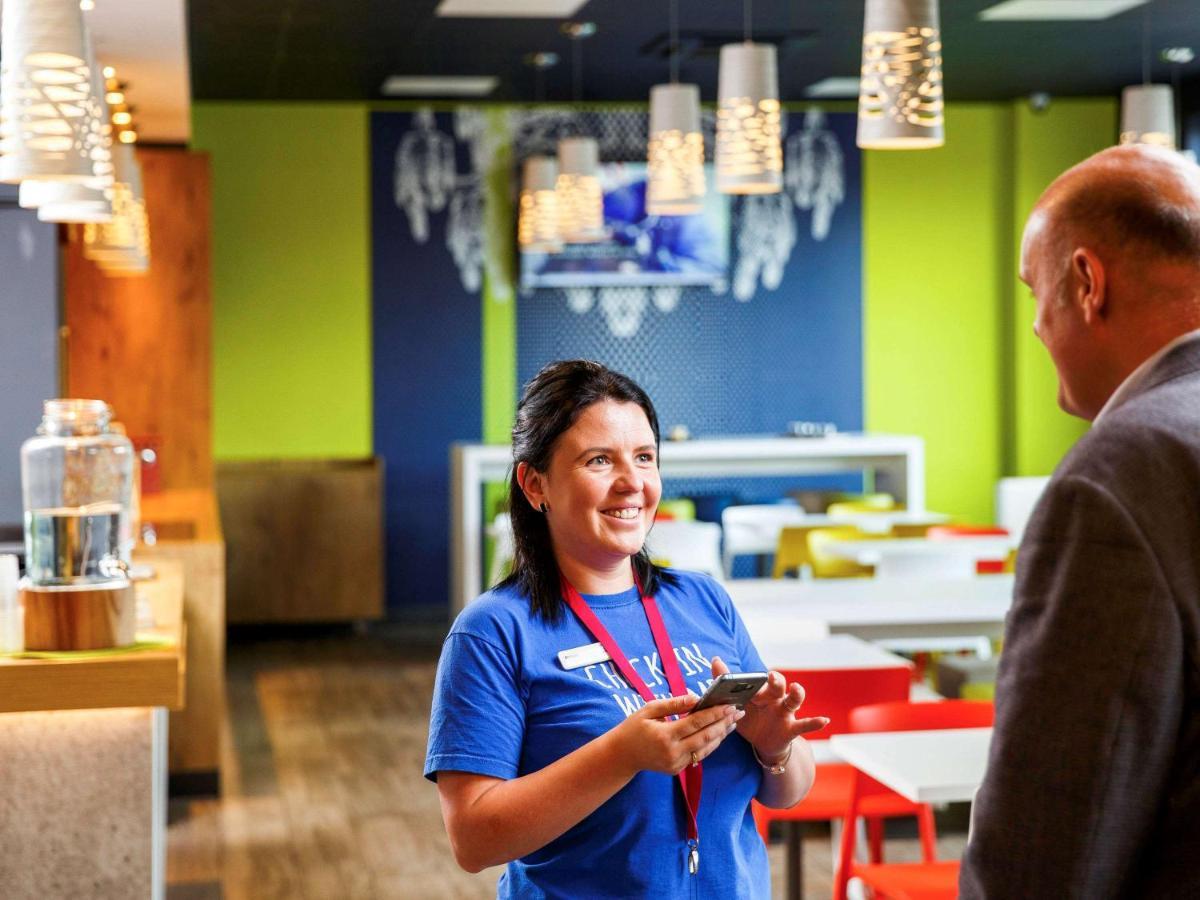 Ibis Budget London Гаунслоу Екстер'єр фото